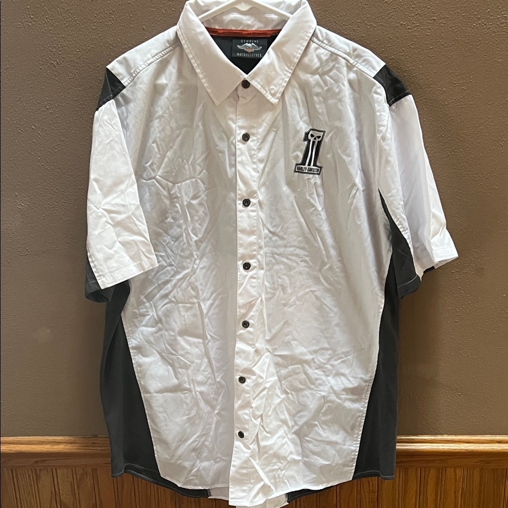 Harley Davidson Men’s White and Black Casual Button-Down Shirt NWT